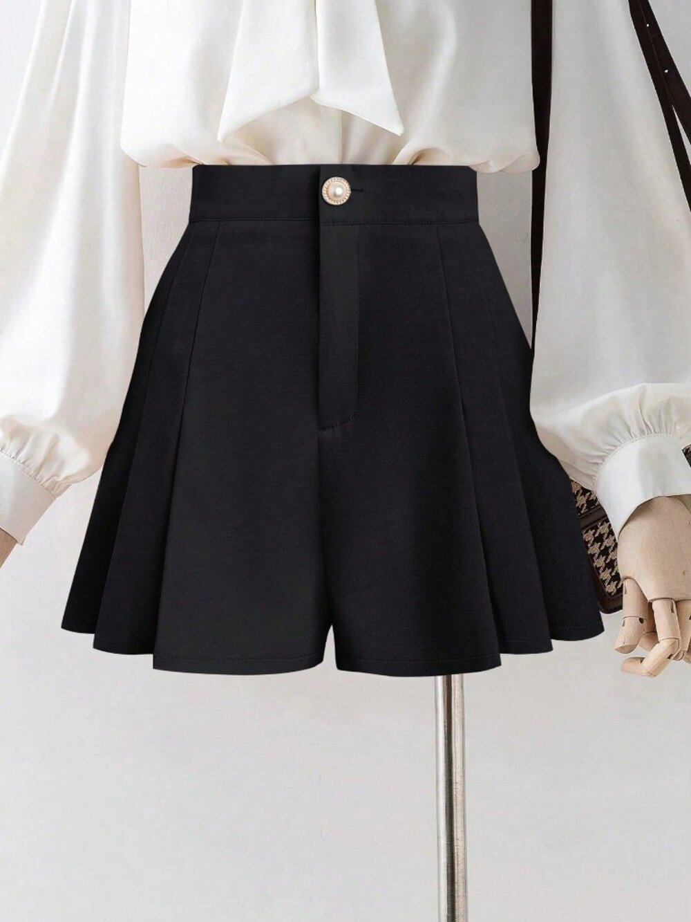 Black Casual Women's Pleated Pocket Button Front Loose Mid-Waist Wide Leg Shorts